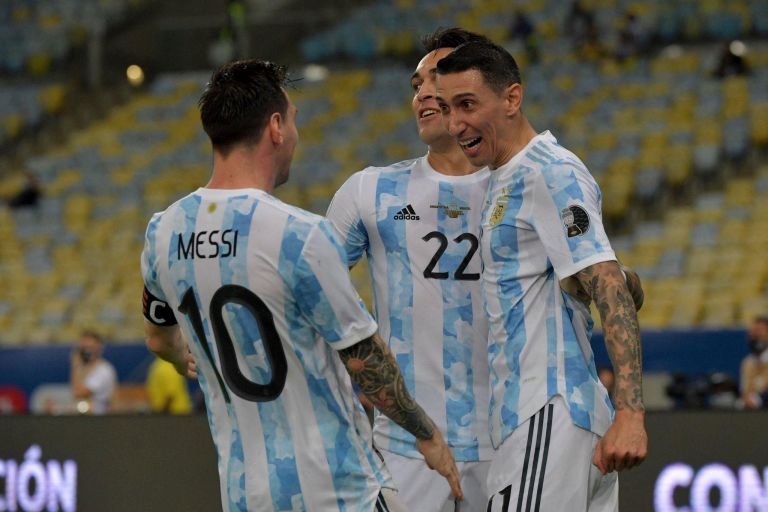 Για τον Ντιέγκο και τον Λέο… Το σήκωσε μέσα στη Βραζιλία η Αργεντινή (1-0)