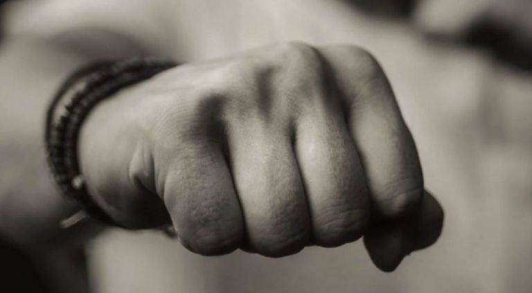 Κρήτη: Τον έδειραν μπροστά στο παιδί του εξαιτίας μιας… προσπέρασης