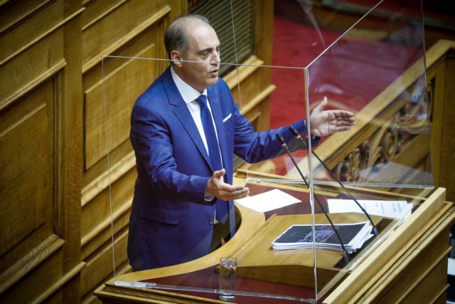 Ο Βελόπουλος που πουλούσε αλοιφές για τον κοροναϊό, ζητά τα πιστοποιητικά εμβολιασμού των βουλευτών