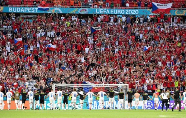 Κοροναϊός: Ανησυχία για τα κρούσματα σε θεατές του EURO – Ισως αποτελέσουν «εστίες υπερμετάδοσης»