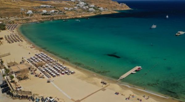 Κοροναϊός: «Ενδεχόμενο επιστροφής της μάσκας σε εξωτερικούς χώρους σε Μύκονο και Ίo»