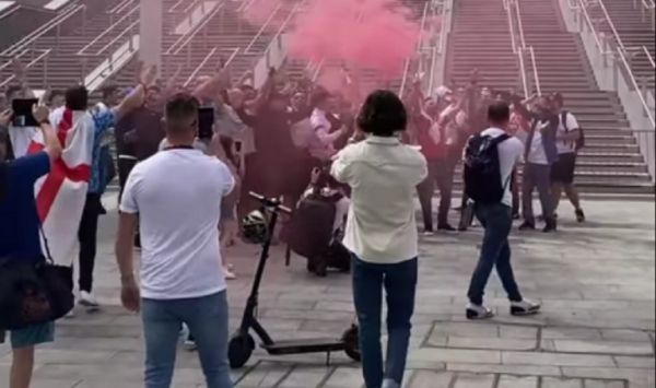 Ασυγκράτητοι οι Άγγλοι: Έστησαν ήδη πάρτι έξω από το Γουέμπλεϊ