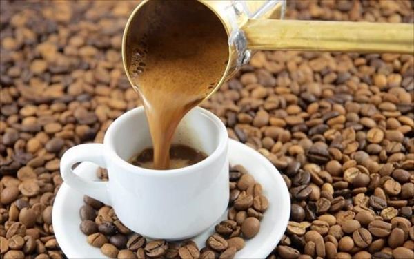 Οι κίνδυνοι της υπερβολικής κατανάλωσης καφεΐνης