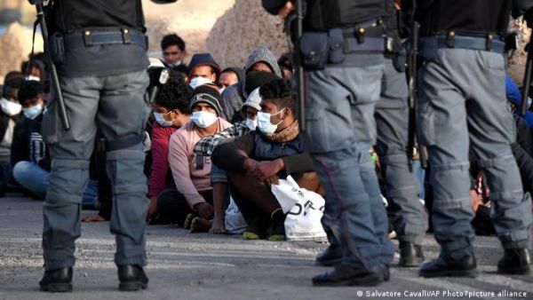 Προσφυγικό – Οι «απελπισμένοι της θάλασσας» και πάλι στη Λαμπεντούζα