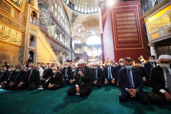 Αγία Σοφία: Ένας χρόνος μετά τη μετατροπή σε τζαμί – Προκλητικά μηνύματα από Ερντογάν και τουρκικό ΥΠΕΞ