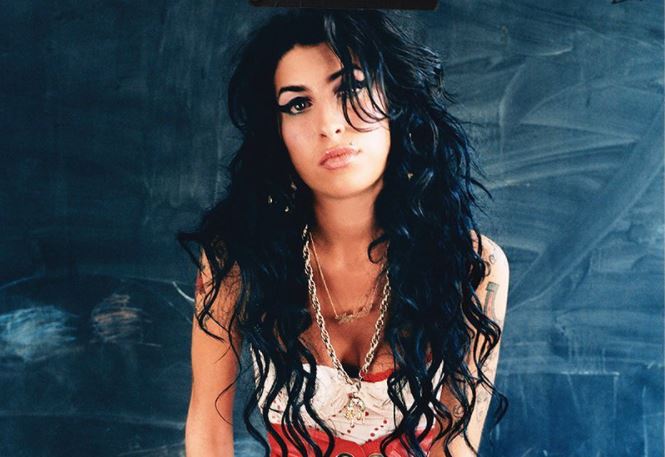 Ένα νέο ντοκιμαντέρ για την εμβληματική Έιμι Γουάινχαουζ