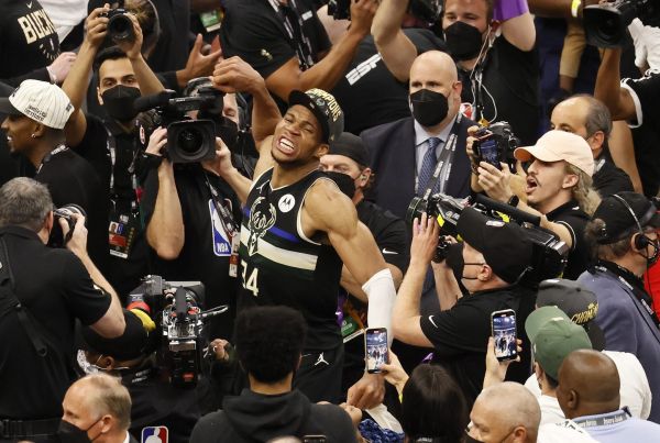 Η FIBA πρότεινε τον Γιάννη Αντετοκούνμπο για σημαιοφόρο στους Ολυμπιακούς Αγώνες του 2024