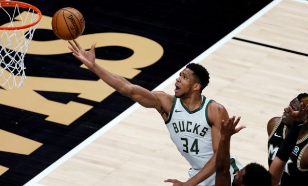 Νοκ άουτ ο Γιάννης από το Game 6