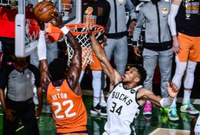 NBA: «Τρέλα» σε όλον τον κόσμο με το μπλοκ του Γιάννη