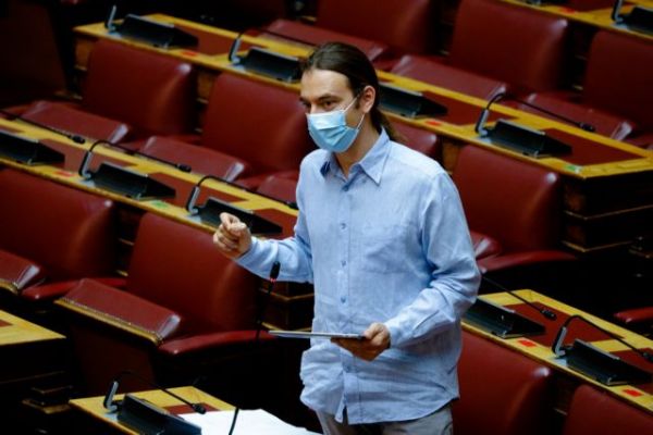 Εκτός τόπου και χρόνου ο Αρσένης: Θέλει να καταργήσει πλούτο και φτώχεια με …κόφτη