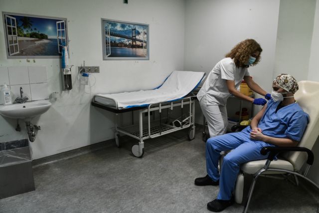 Υποχρεωτικός εμβολιασμός: «Τσουχτερά» πρόστιμα για τους εργοδότες που απασχολούν ανεμβολίαστους – Έως και 200.000 ευρώ