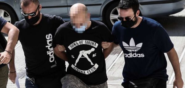 Νέες αποκαλύψεις για τον αστυνομικό-μαστροπό: Πρωταγωνιστής και σε ερωτικό τρίγωνο με φρουρό πρώην υπουργού