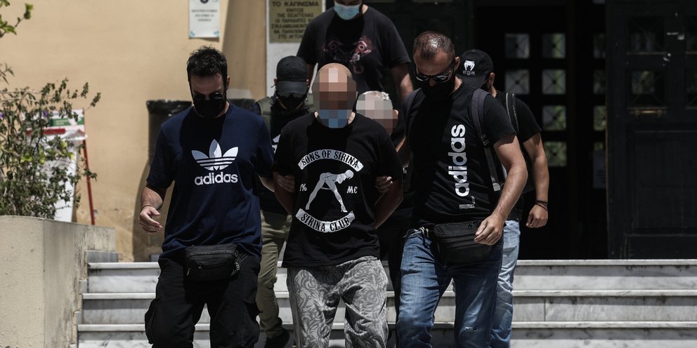 Ηλιούπολη: Συναδέλφους του στα δικαστήρια «έτρεχε» ο μαστροπός-αστυνομικός