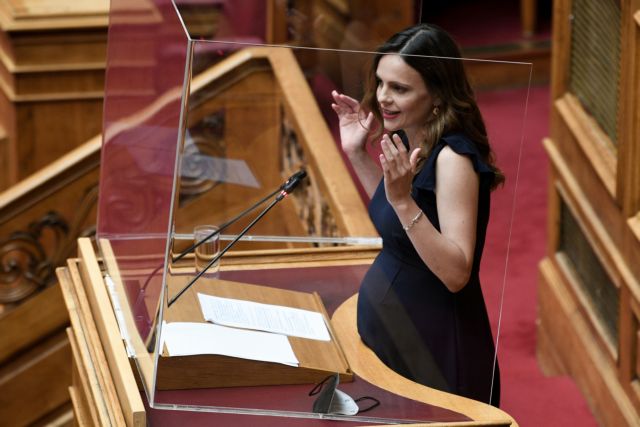 Αχτσιόγλου: Η ιδιωτικοποίηση της επικουρικής ασφάλισης θα κοστίσει 70 δισ. ευρώ