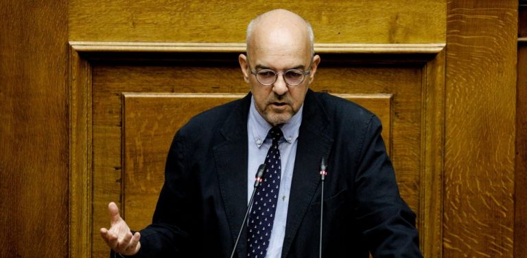 «Παρέμβαση» Ρουβίκωνα στο σπίτι του Μπάμπη Παπαδημητρίου