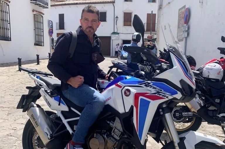 Αντόνιο Μπαντέρας: Το «The Enforcer», τα γυρίσματα στη Θεσσαλονίκη και οι αποκαλύψεις της παραγωγού του