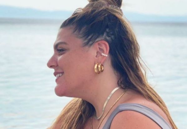 Δανάη Μπάρκα: Ποζάρει με το μαγιό της και το Instagram «προσκυνά»