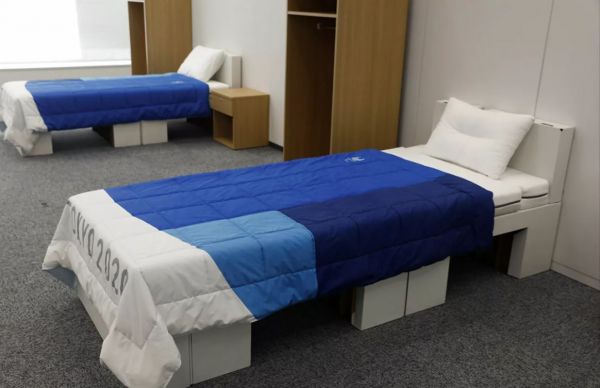 Κρεβάτια από… χαρτόνι στο Ολυμπιακό Χωριό του Τόκιο