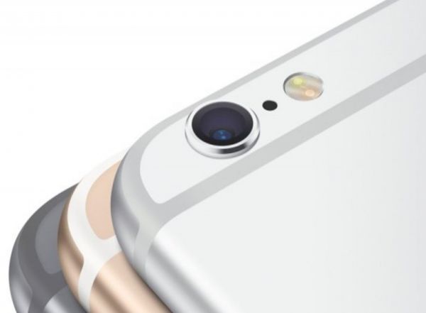 iPhone: Για ποιο λόγο υπάρχει μια μικρή μαύρη τρύπα ανάμεσα στην κάμερα και το φλας