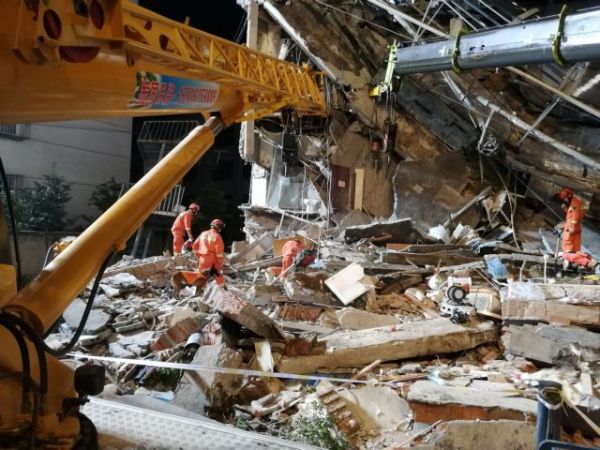 Κίνα: Στους 17 ο αριθμός των νεκρών από την κατάρρευση τμήματος ξενοδοχείου