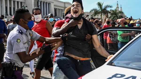 Κούβα: Νεκρός σε «ταραχές» – Αρκετοί πολίτες και αξιωματούχοι ασφαλείας τραυματίστηκαν