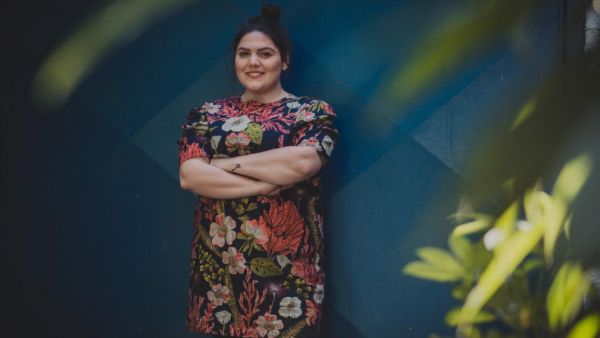 Δανάη Μπάρκα: Τα πρώτα βήματα στην υποκριτική και το ταλέντο στο τραγούδι