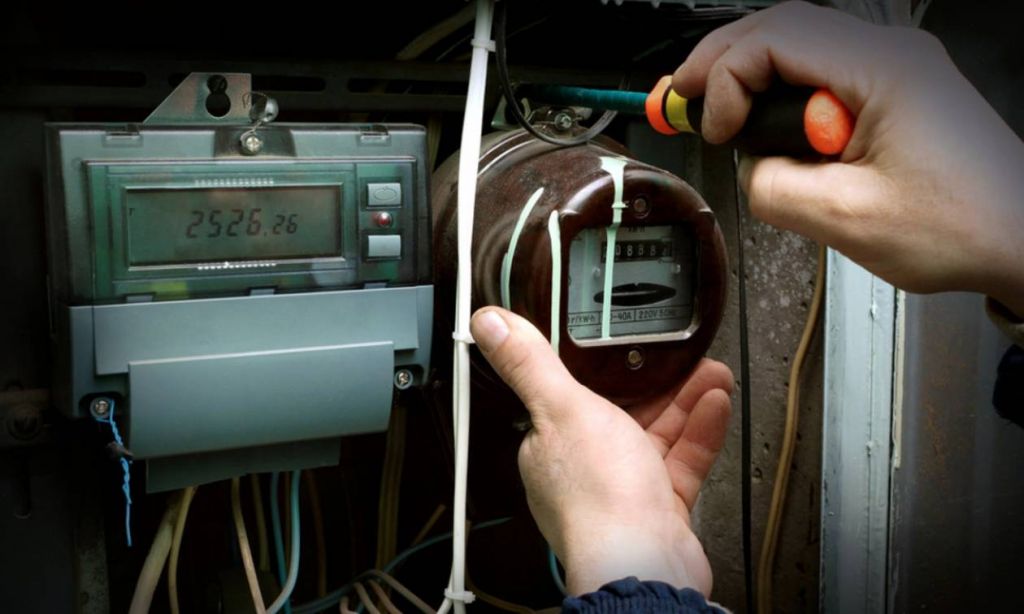 ΓΕΝΟΠ/ΔΕΗ: Κακοποιοί υποδύονται τους τεχνικούς για να μπουν σε σπίτια