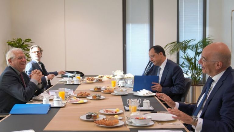 Δένδιας και Χριστοδουλίδης συζήτησαν με Μπορέλ για τις προκλήσεις της Τουρκίας στην Κύπρο