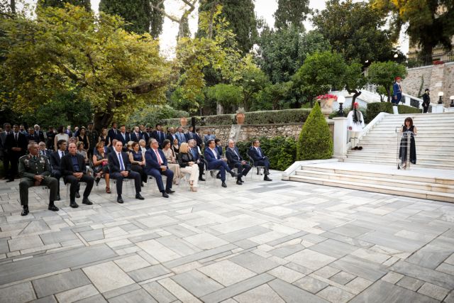 Με συμβολικές παρουσίες και αυστηρό υγειονομικό πρωτόκολλο η φετινή δεξίωση για την αποκατάσταση της Δημοκρατίας