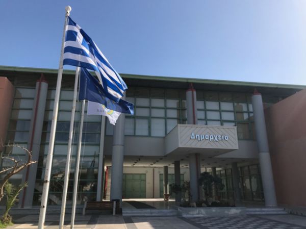 Δήμος Σαρωνικού: Διανομή σε άπορες οικογένειες ρούχων και υποδημάτων και πρόγραμμα ανακύκλωσης