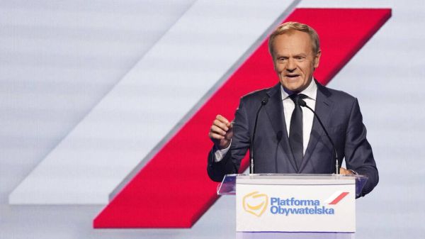 Πολωνία: Ο πρώην πρόεδρος του Ευρωπαϊκού Συμβουλίου Ντόναλντ Τουσκ στην ηγεσία της αντιπολίτευσης