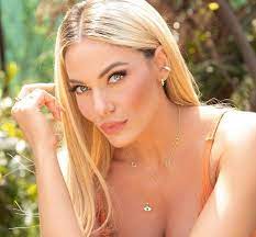 Ιωάννα Μαλέσκου: Σαν σταρ του σινεμά με φόντο την άγρια, ελληνική φύση