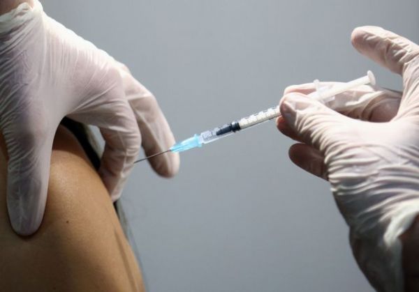 Members of Greece’s vax com’t recommend jab for 15-17 year olds