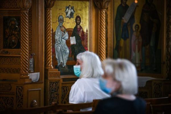 Ιερά Σύνοδος: «Τα εμβόλια δεν περιέχουν μικροτσίπ» – Αυτό είναι το φυλλάδιο που διαβάστηκε στους ναούς
