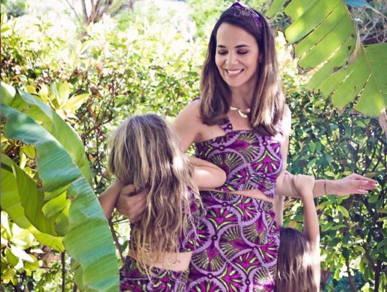 Ελιάνα Χρυσικοπούλου: Στο αεροδρόμιο με τις κόρες της η δημοσιογράφος