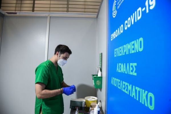 Έρευνα: Εφτά στους δέκα εμπιστεύονται τα εμβόλια – Τι λένε για τον υποχρεωτικό εμβολιασμό