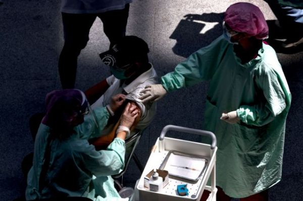 Απίστευτο: Αυτές οι χώρες υποχρεώνουν όλους τους ενήλικους να εμβολιαστούν