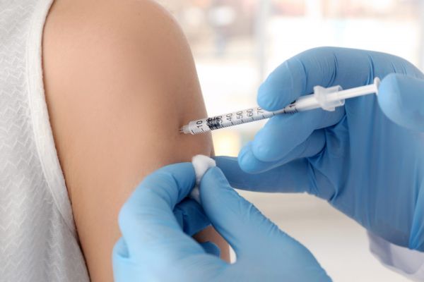 Βατόπουλος: Η προειδοποίηση στους ανεμβολίαστους – «Ο κίνδυνος είναι μεγαλύτερος»