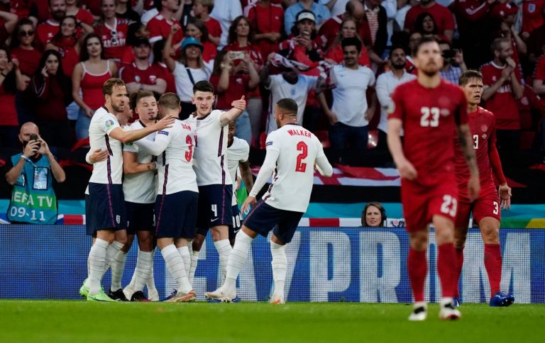 Η Αγγλία ισοφαρίζει σε 1-1 με αυτογκόλ του Κίερ