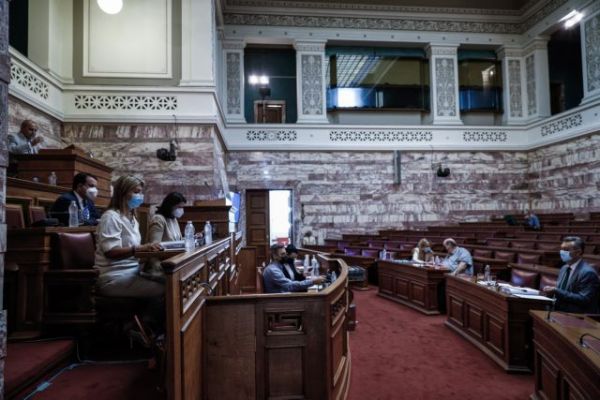 Βουλή: Ειδική συνεδρίαση για το ρόλο της παιδείας στην αντιμετώπιση της παραπληροφόρησης