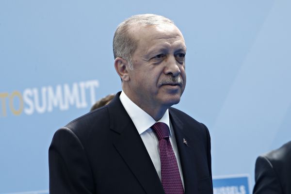Ερντογάν: Νέα ερωτηματικά για την υγεία του – Το βίντεο που προκάλεσε την οργή του