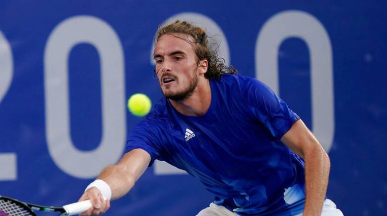 Μαχητής ο Τσιτσιπάς, συνεχίζει τον αγώνα του με τον Ουμπέρ παρά τον τραυματισμό του