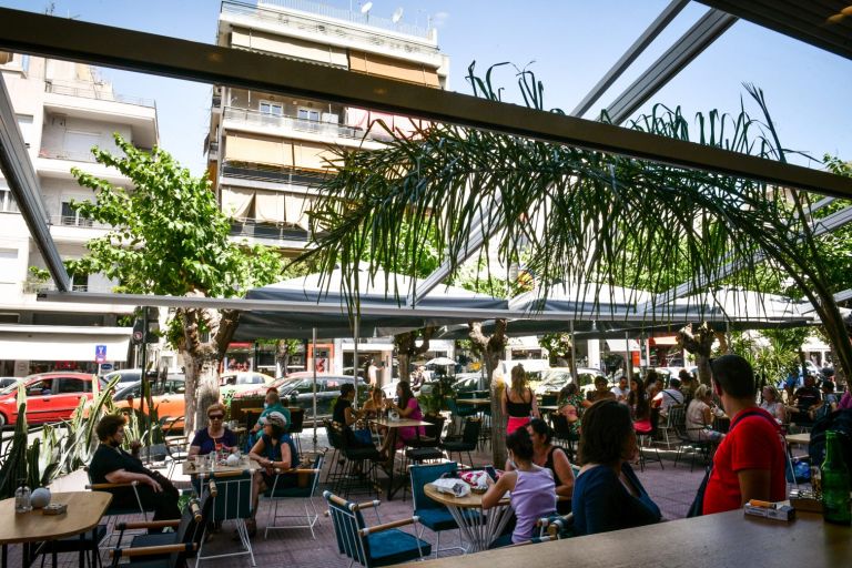 «Μονόδρομος ο εμβολιασμός» – Τι λένε επιχειρηματίες της εστίασης