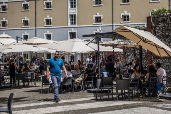 Λινού για τέταρτο κύμα: Κάθε 3-4 μέρες διπλασιάζονται τα κρούσματα