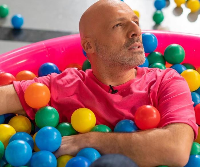 Νίκος Μουτσινάς: Η backstage φωτογραφία για το νέο «Καλό Μεσημεράκι»