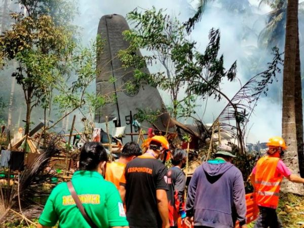 Φιλιππίνες: Επιβάτες και κάτοικοι νεκροί από τη συντριβή αεροσκάφους