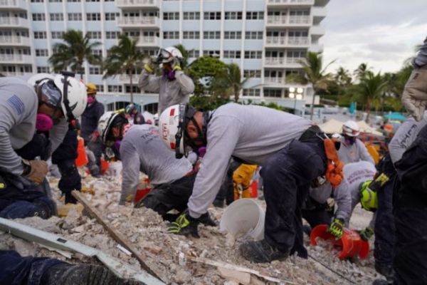 Φλόριντα – Σοκ στα συντρίμμια: Ανέσυραν νεκρά και δύο παιδιά 4 και 10 ετών