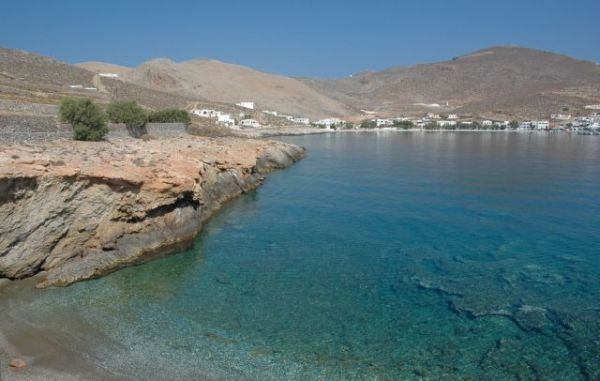 Φολέγανδρος: Μυστήριο με τη νεκρή κοπέλα – Αναζητούν τον φίλο της