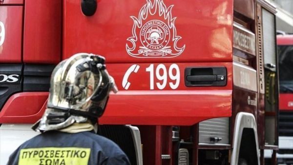 Φωτιά σε διαμέρισμα στον Πειραιά – Aπομακρύνθηκε ηλικιωμένη