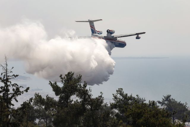 Σάμος: Μεγάλη φωτιά σε δασική έκταση – Επιχειρούν και εναέρια μέσα